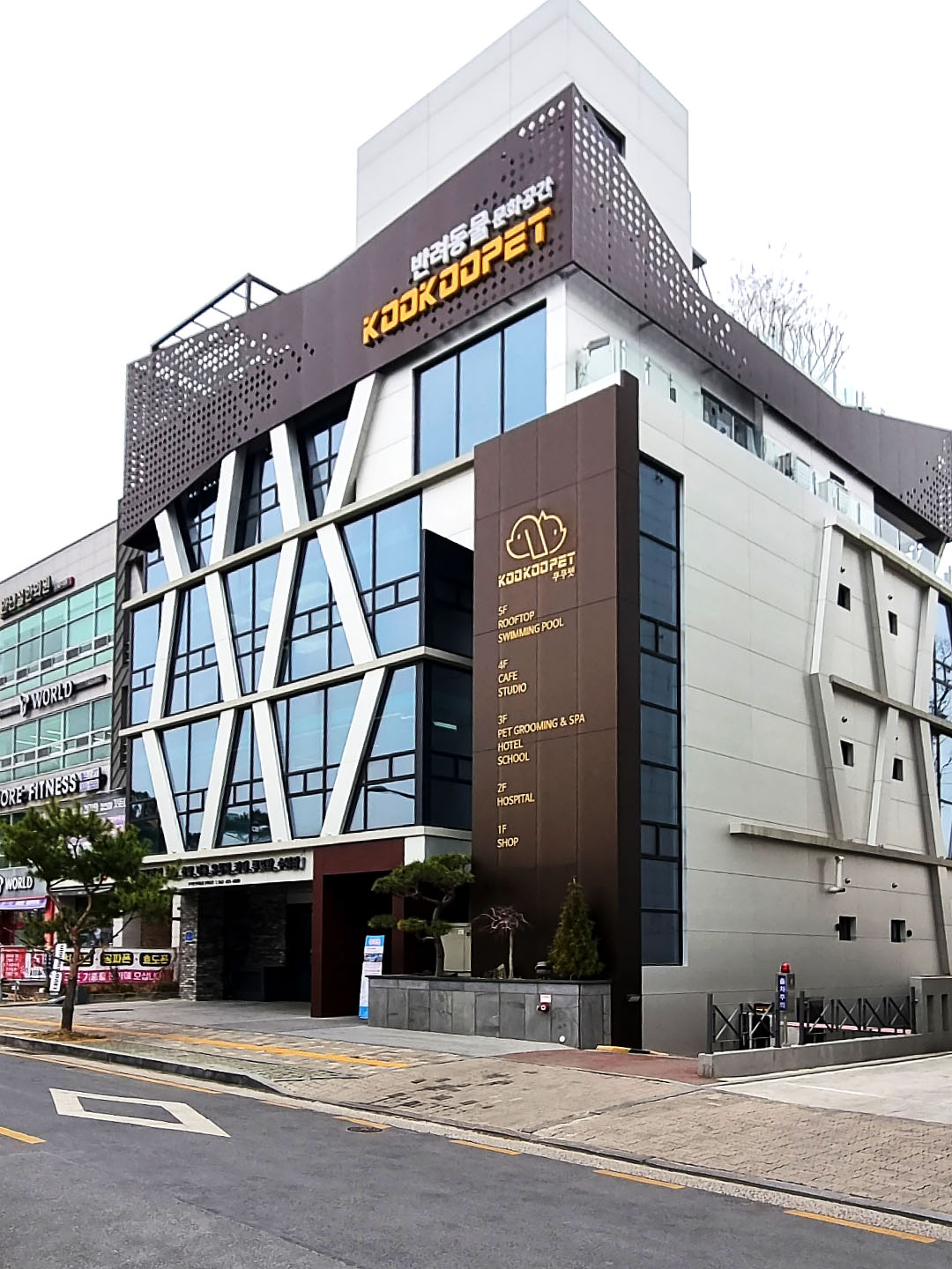 쿠쿠펫 — 복합패널 MEDIUM BRONZE SHORTLINE BRUSH 적용 사례